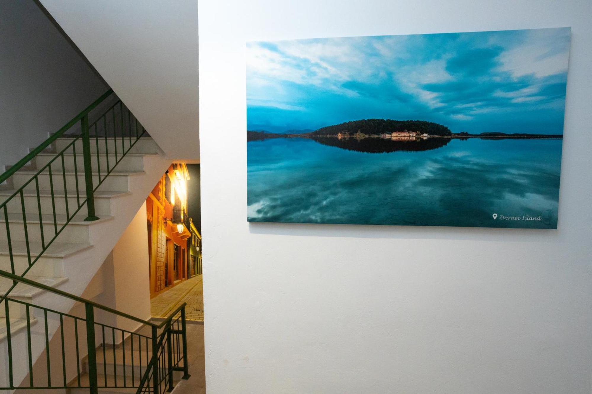 Bee Hotel Vlore Bagian luar foto