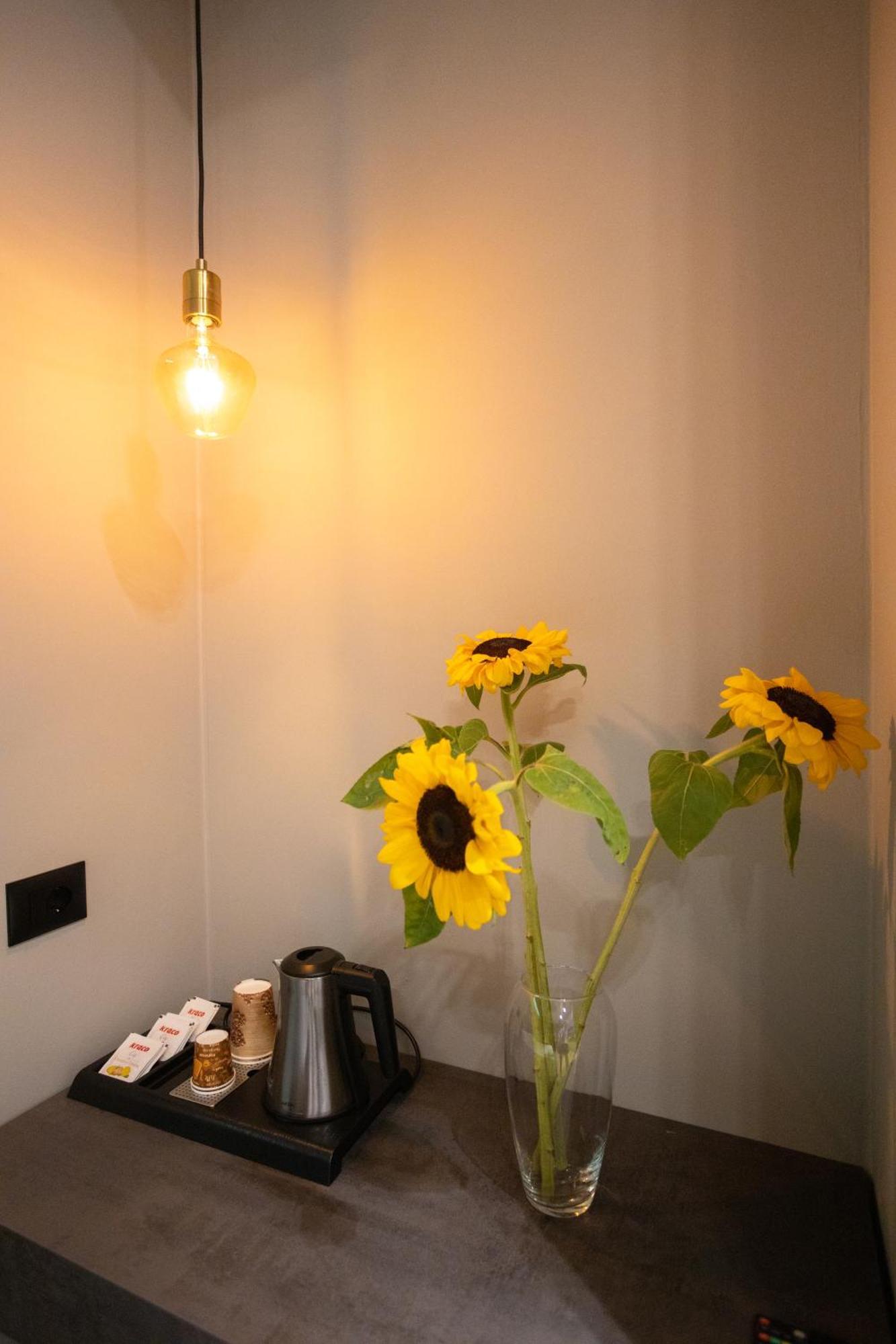 Bee Hotel Vlore Bagian luar foto